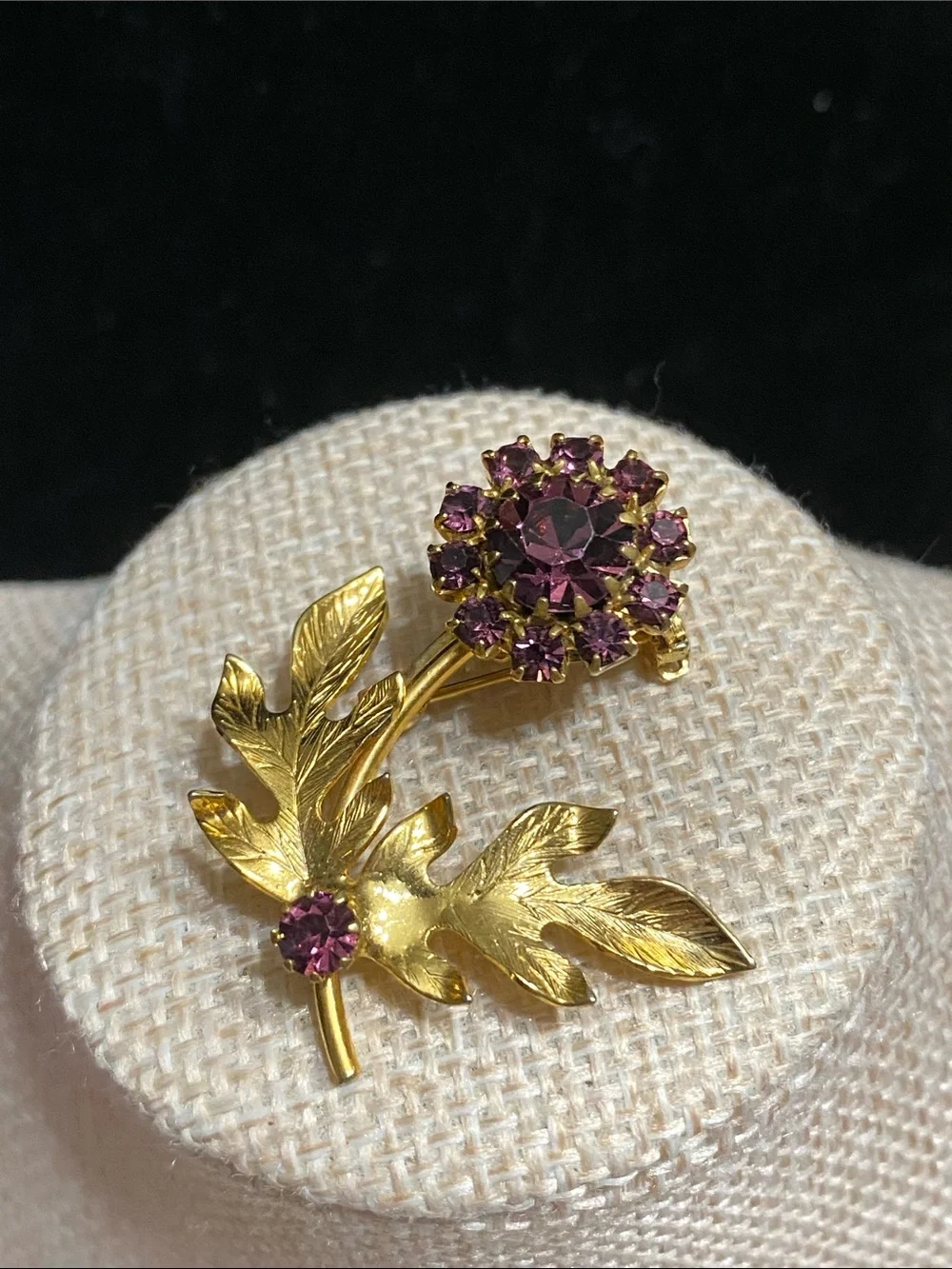 VTG Gold-Tone Floral Brooch with Purple Rhinestones